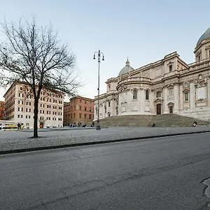 White Flat Colosseo Roma