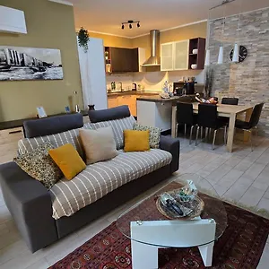 Prime - Large Independent Apartment, Air Conditioning, 2 Bathrooms, 2 Free Covered Parking Spaces, No Restricted Traffic Zone, Train Station 100m, Theatre 150m, Historic Centre Appartement
